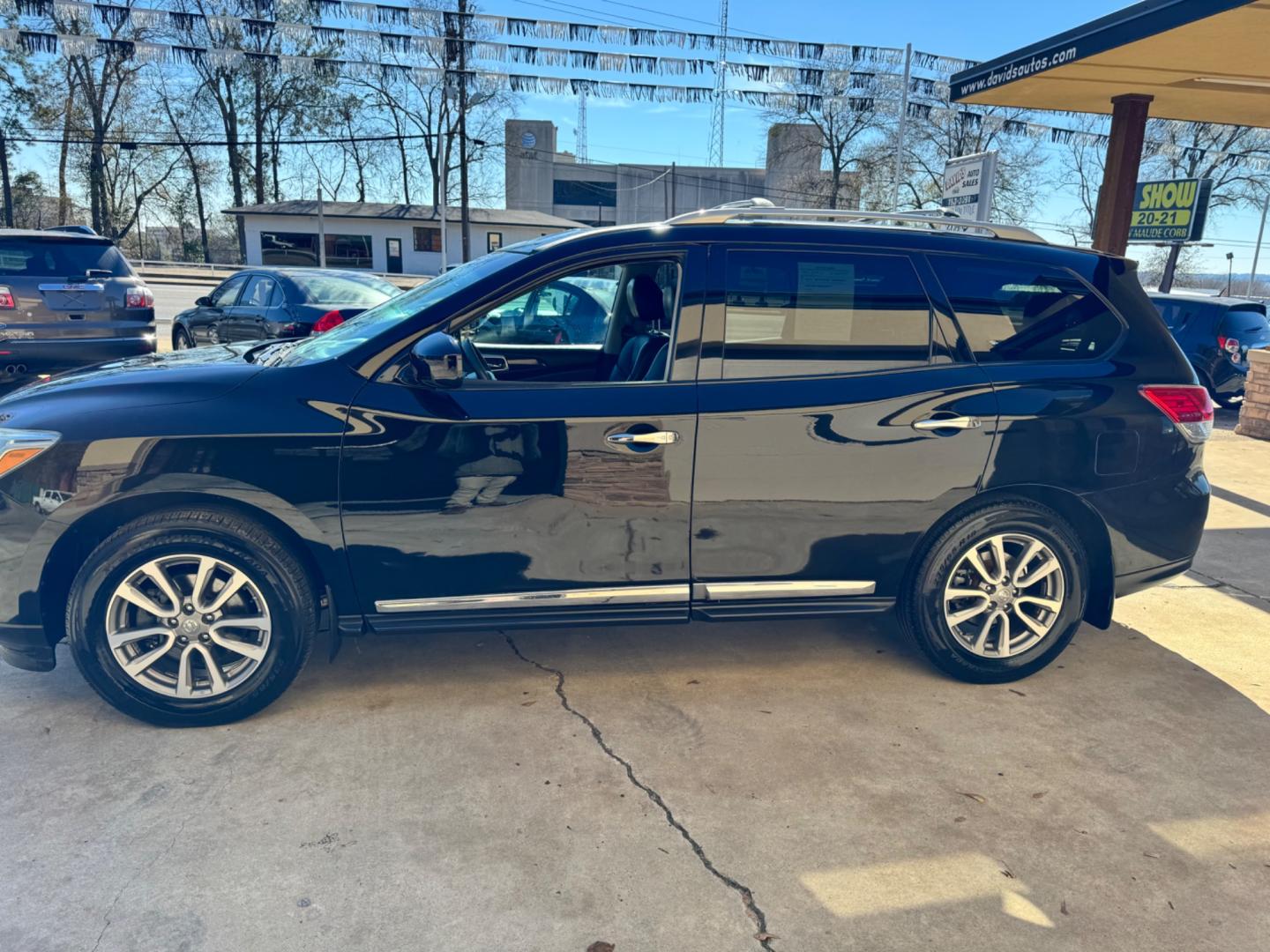 2014 BLACK Nissan Pathfinder S 2WD (5N1AR2MN8EC) with an 3.5L V6 DOHC 24V engine, Continuously Variable Transmission transmission, located at 307 West Marshall Avenue, Longview, TX, 75601, (903) 753-3091, 32.500828, -94.742577 - Photo#2